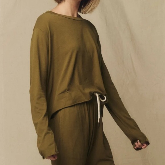 🔸NWT🔸The Great Long Sleeve Crop Tee in Fir Green - Picture 5 of 13